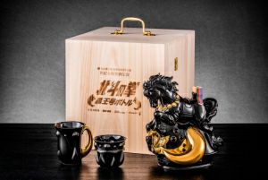 (送料無料・予約受付)北斗の拳 黒王号ボトルセット(SK-V) 1800ml 【受注生産】【専用桐箱入り】【磁器】【お湯割り】【ロックグラス】【2個セット】【ギフト】【グッズ】【芋焼酎】  | 九州・佐賀の肥前屋